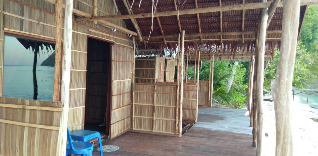 Erens Sauwandarek Guest House Pulau Mansuar Exterior photo